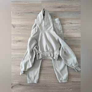 Aritzia TNA Cozy - Sage Green Sweatsuit Set - Size S/XS